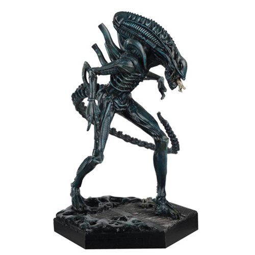 Alien and Predator Aliens Xenomorph Warrior Figure with Collector Magazine #7